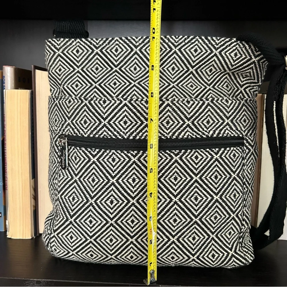 Thirty-One: Black and White Geometric Patterned Crossbody Bag